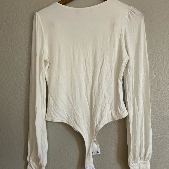 Kaylene Ivory V-Neck Balloon Sleeve Bodysuit NWOT - Picture 5 of 5